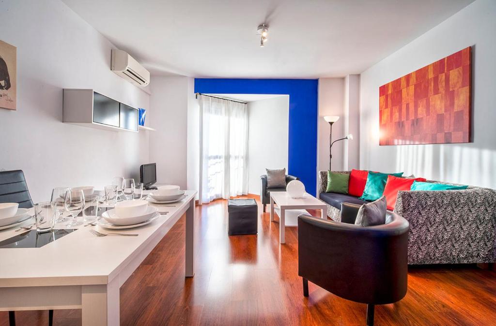 Apartamento 4 dormitorios y 3 balcones · Sevilla Centro